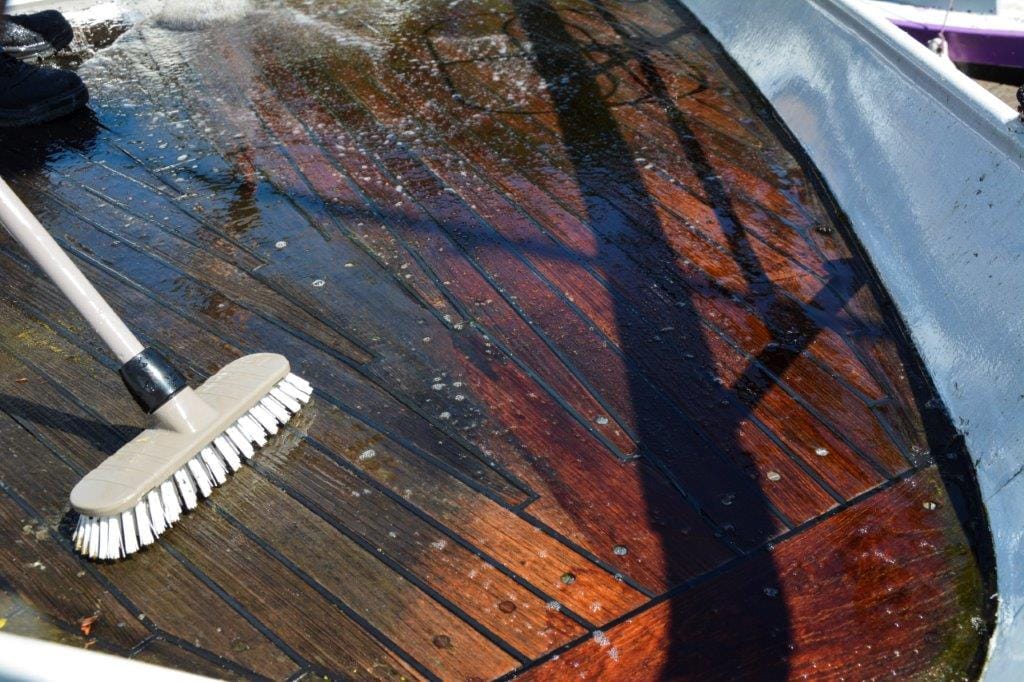 Oil_Cleaner_Pont_Bateau_application2_Adfields